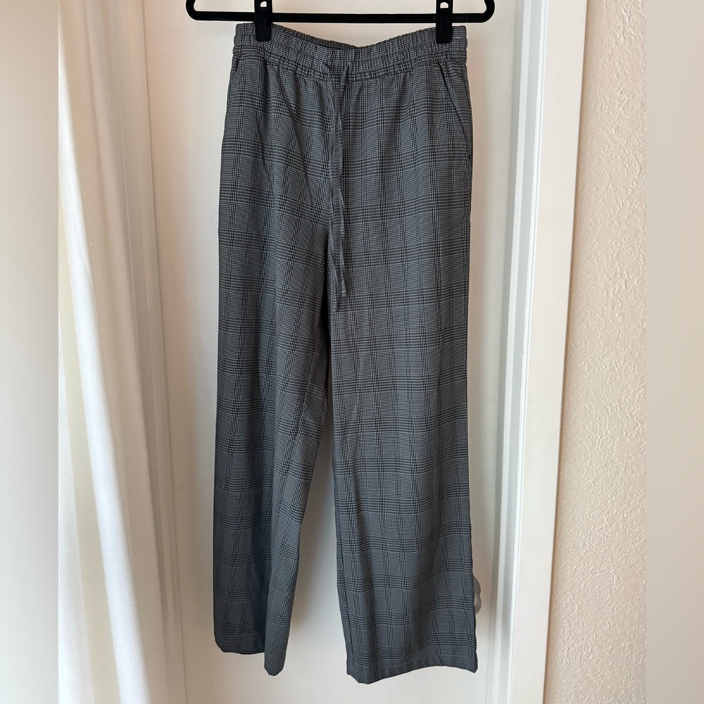 GAP Women’s Charcoal Plaid Joggers